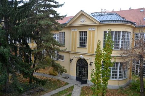 udvar